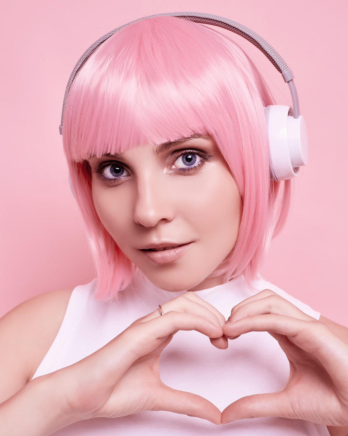 Long distance couple listening to a personalised song together remotely